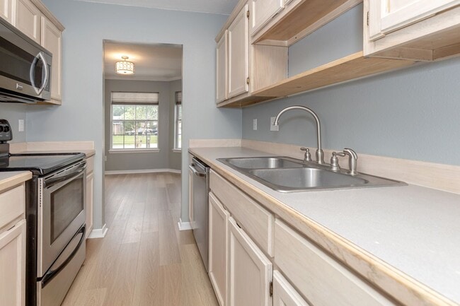 Building Photo - Freshly Renovated Rental Property
