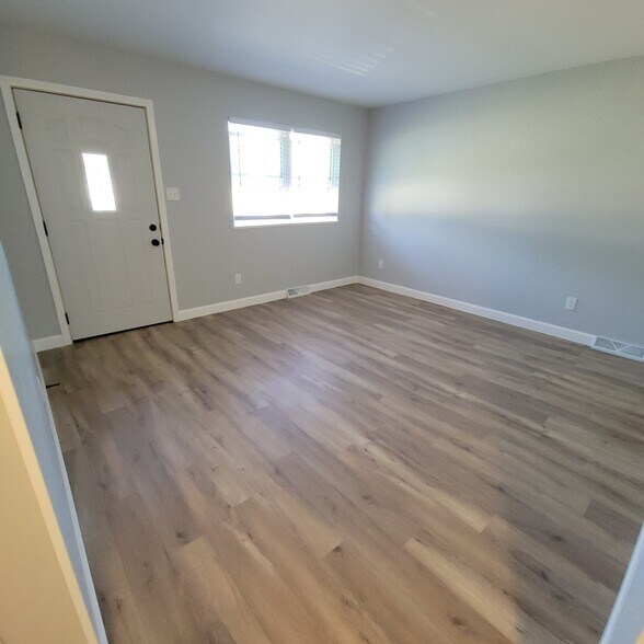 Living Room - 429 Hutton Ln