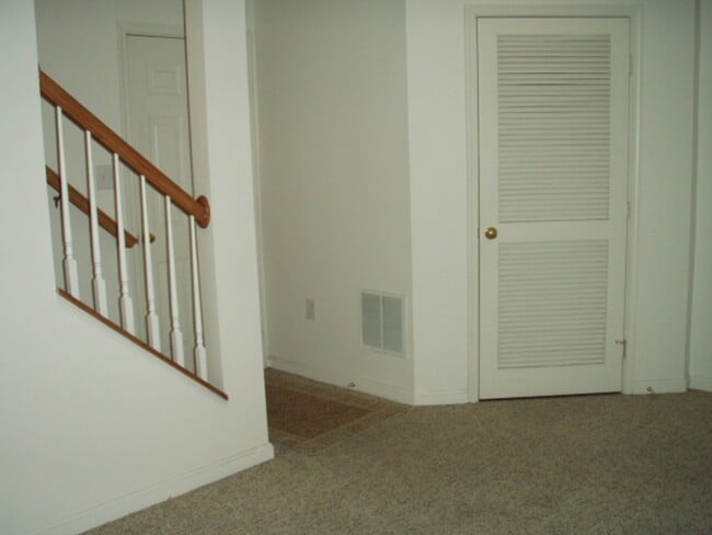 Building Photo - Gorgeous 3 Bedroom 3.5 Bathroom Brick Town...