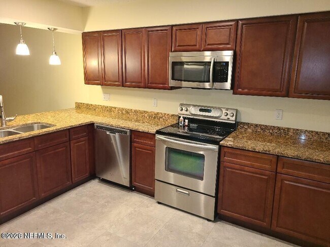 Building Photo - 5673 Bennington Dr