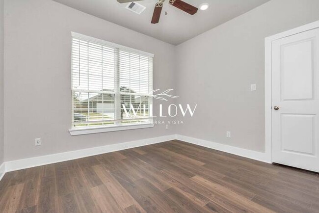Building Photo - Spacious 4-Bedroom Home – 6 Weeks FREE Rent!