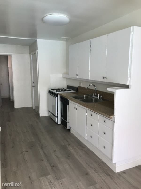 Building Photo - 1 br, 1 bath Apartment - 2187 E 21st St