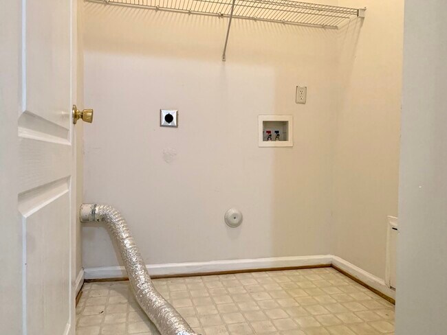 Building Photo - BEAUTIFUL 3 BED/2.5 BATH CONDO, SPACIOUS &...