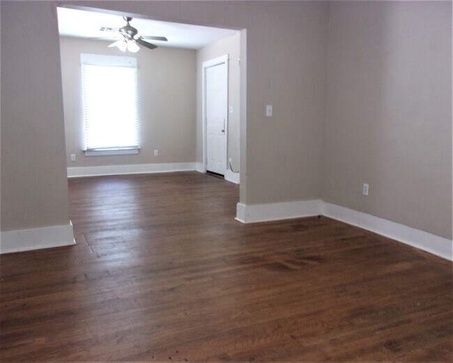 Building Photo - 2 BED 1 BATH HOME WESTLAWN PARK ADDITION O...