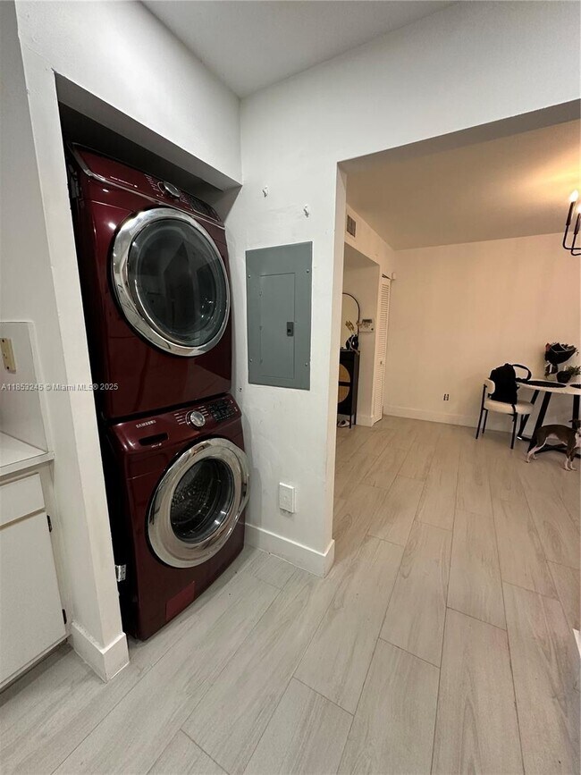 Building Photo - 8660 SW 149th Ave
