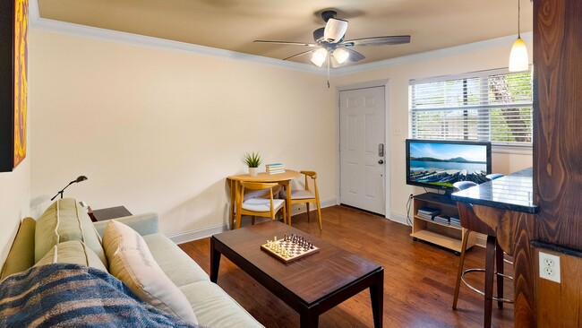 Building Photo - 1 Bedroom condo located in the Garden Dist...