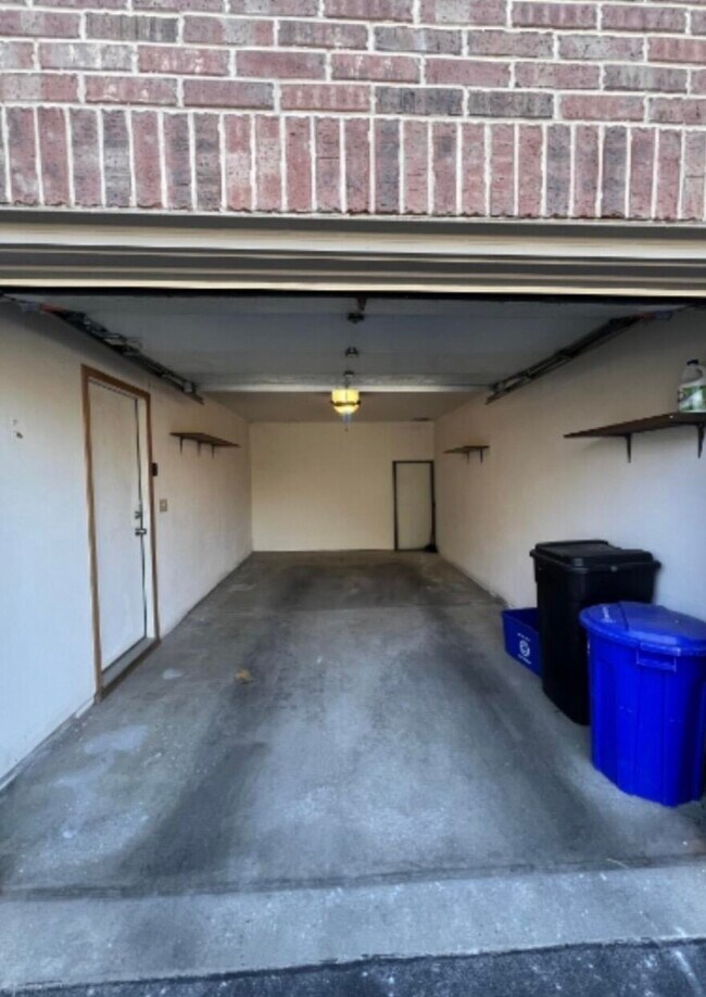 Building Photo - 18275 Brookfield Lake Dr