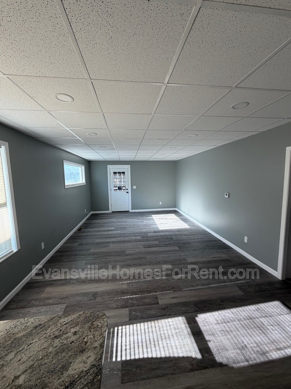 Building Photo - 918 S Barker Ave