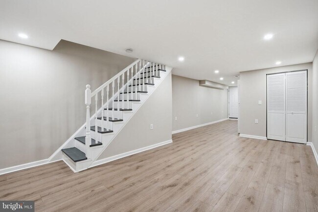 Building Photo - 2710 Mura St