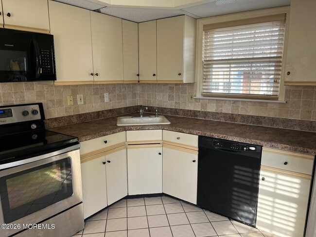 Building Photo - 27C Benjamin Franklin Dr