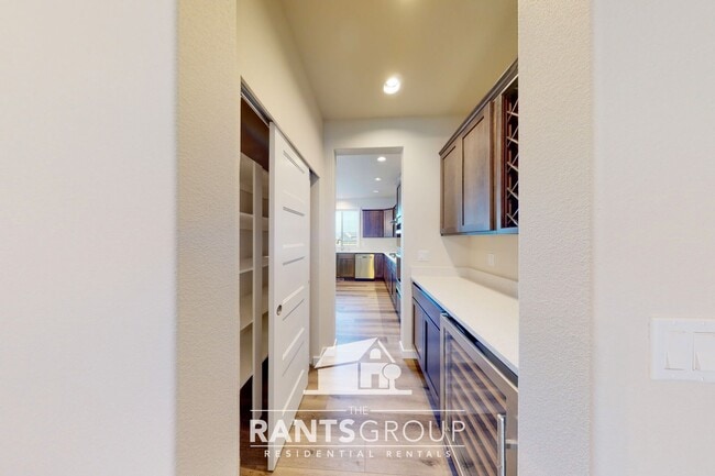 Building Photo - Beautiful Steilacoom Ridge Home! Easy free...