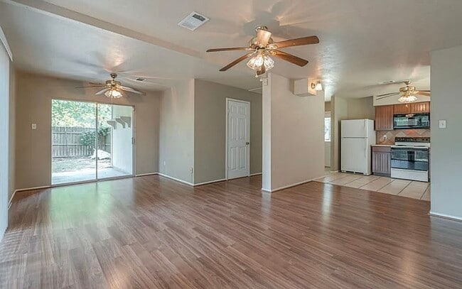 Building Photo - 1202 E Red Cedar Cir