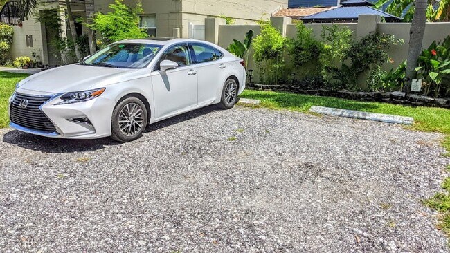 parking - 496 28th Ave N