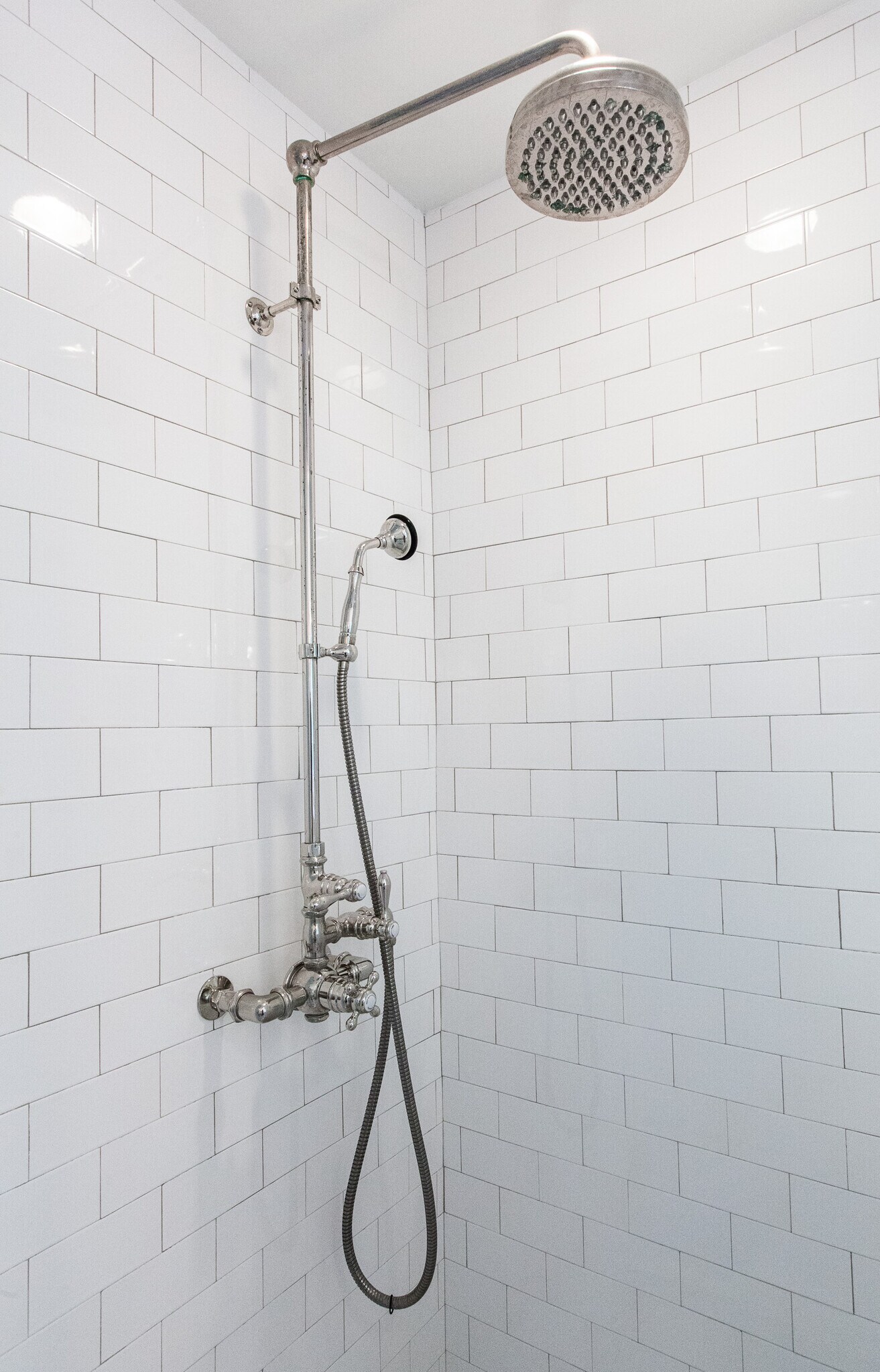 Building Photo - 3915 Benedict Canyon Dr