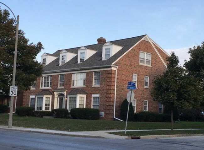 Building Photo - 8204 W North Ave