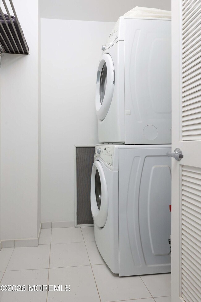 Building Photo - 29 Degraw Ave