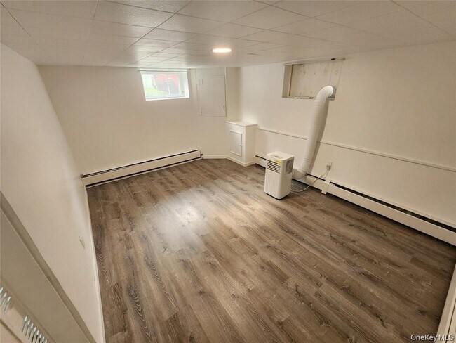 Building Photo - 16 Ardmore St