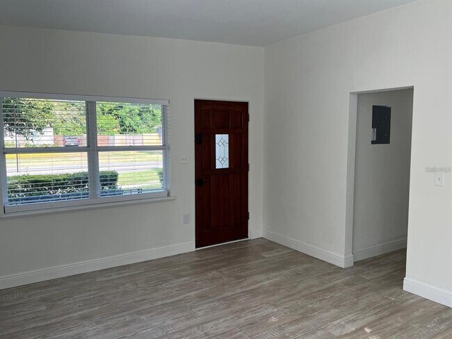 Building Photo - 5037 Lake Howell Rd