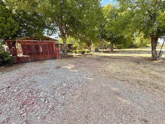 Building Photo - 5768 FM 1206