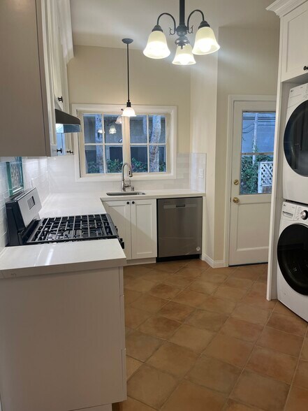 Building Photo - 1040 Prospect Ave