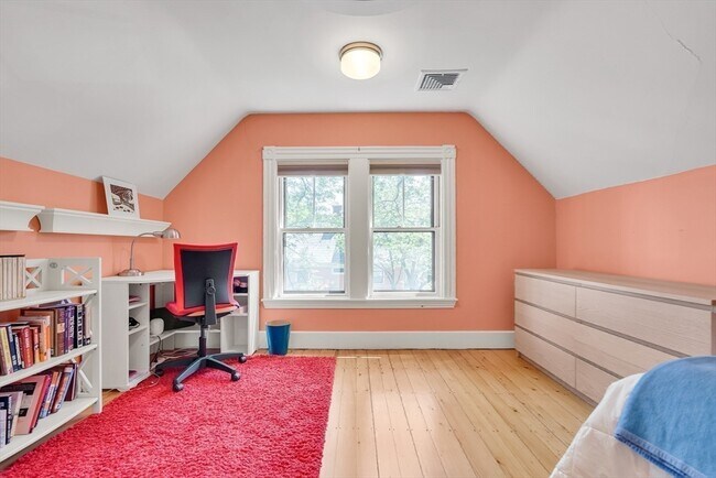 Building Photo - 64 Gorham St