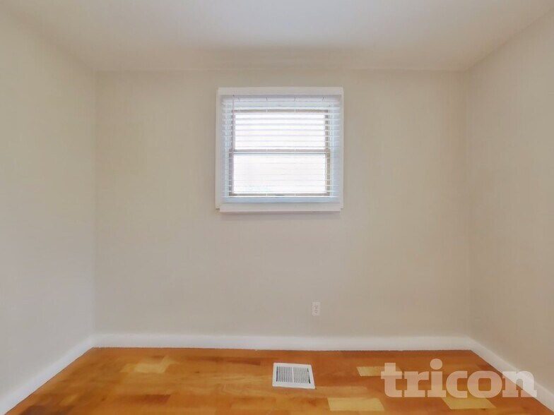 Building Photo - 106 N 49th Ave Ct