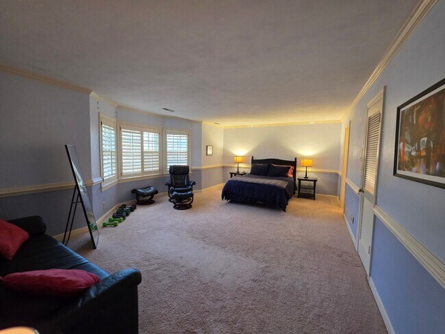 Building Photo - Ghent Square