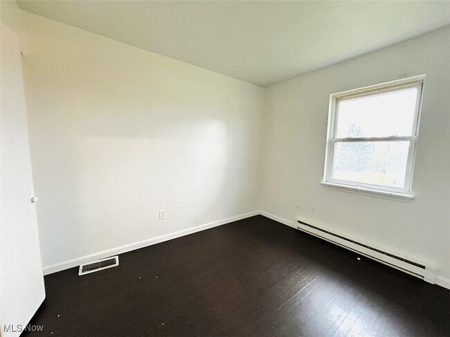 Building Photo - 201 Burton Dr