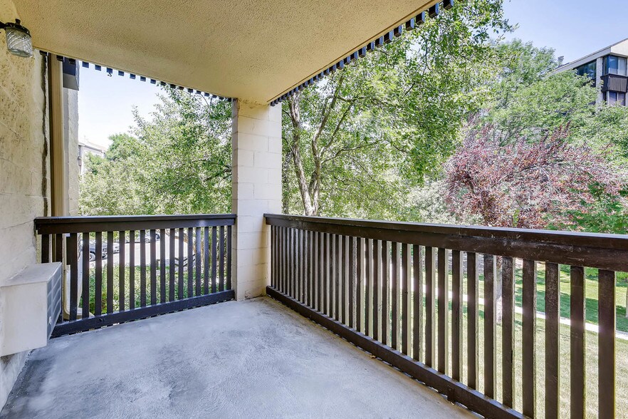 Building Photo - 6940 E Girard Ave