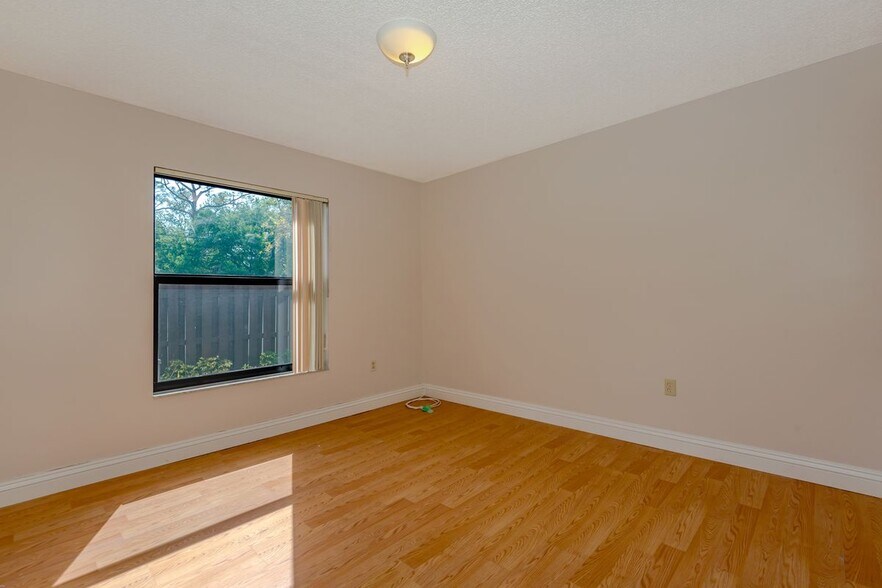 Building Photo - 9025 SW 112th Ct