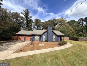 Building Photo - 1228 Maggie Ln SE