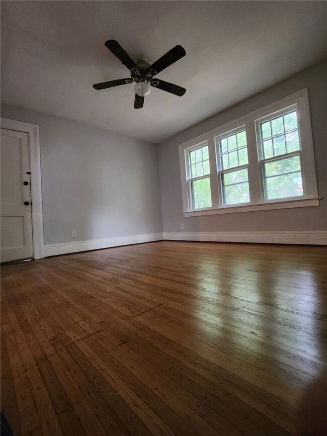 Building Photo - 176 Linden St