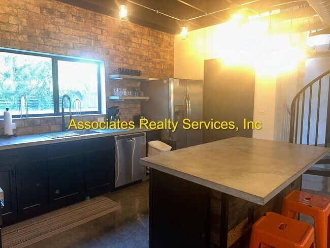 Building Photo - Modern Industrial 2Bed/2Bath Plus Loft in NW Gainesville