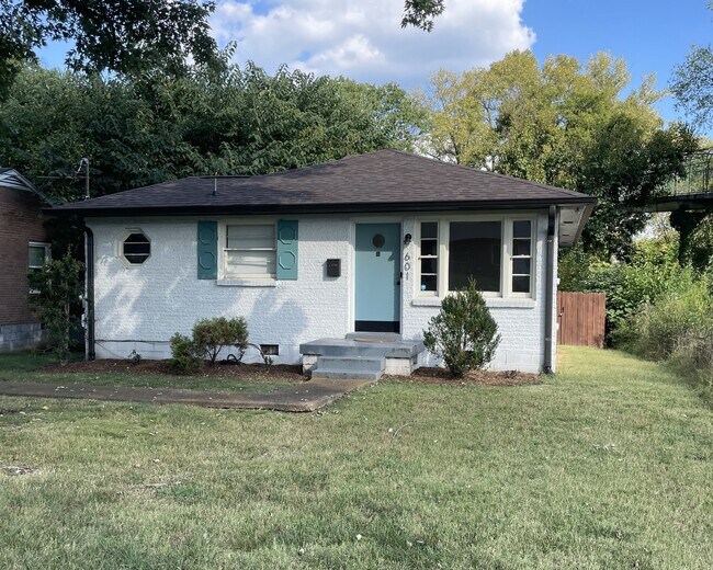 Building Photo - 601 N 5th St