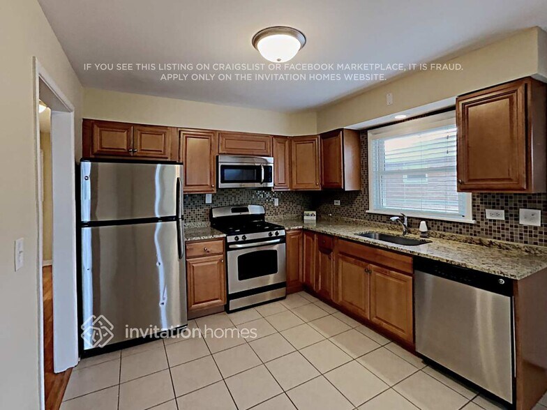 Building Photo - 557 Sumac Rd