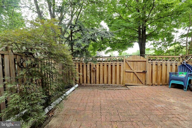 Building Photo - 5440 Barrister Pl