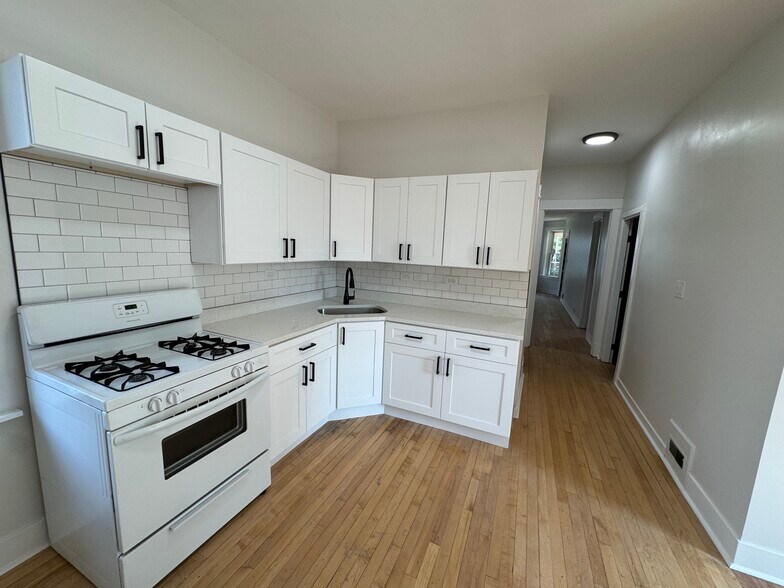 Building Photo - 3516 W Evergreen Ave