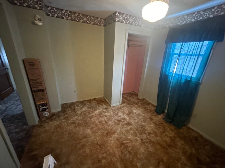 Building Photo - 195 Roland St