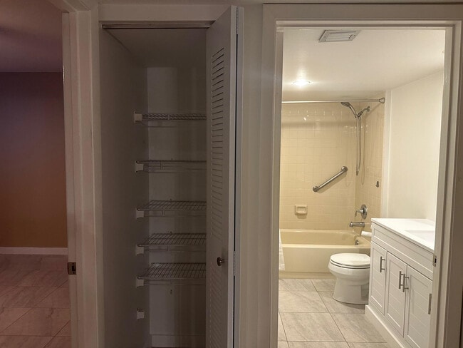 Building Photo - 1717 Whitehall Dr