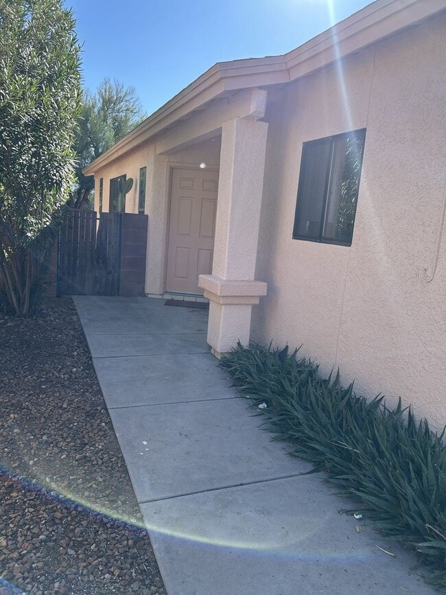 Building Photo - Unfurnished single story home in Villa Santa Rita Best Kept Secret.