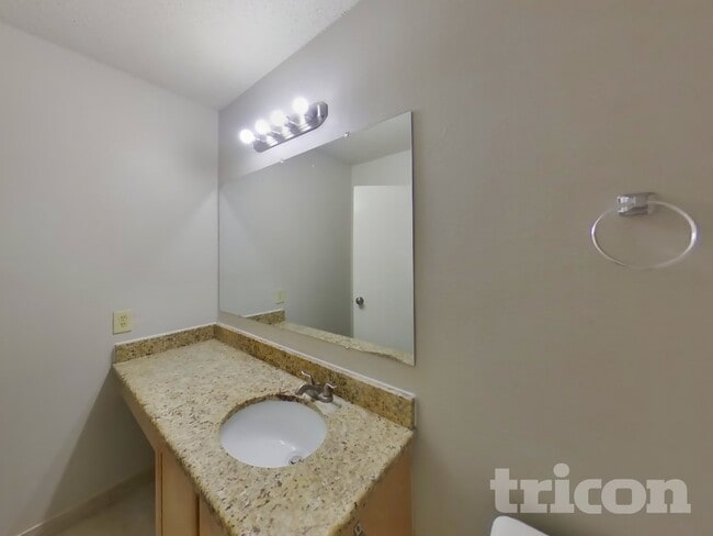 Building Photo - 7807 Encanto Vis Dr