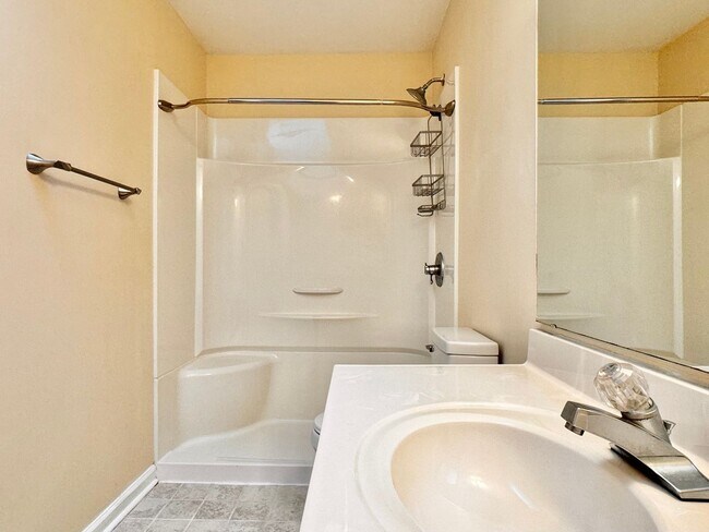 Building Photo - Close to UVA & Downtown-Don't miss this Mi...