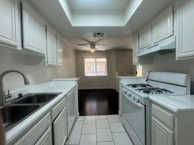 Building Photo - Riverside Villas
