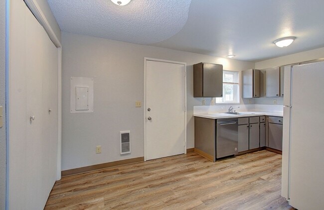 Building Photo - Heigh 710-712