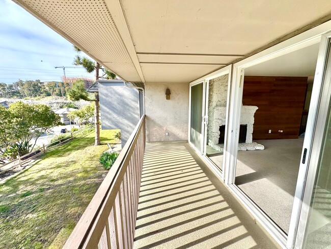 Building Photo - Mid-Century Townhome in Fashion/Mission Valley WEST! 3bd/2ba, garage, laundry, VIEW!