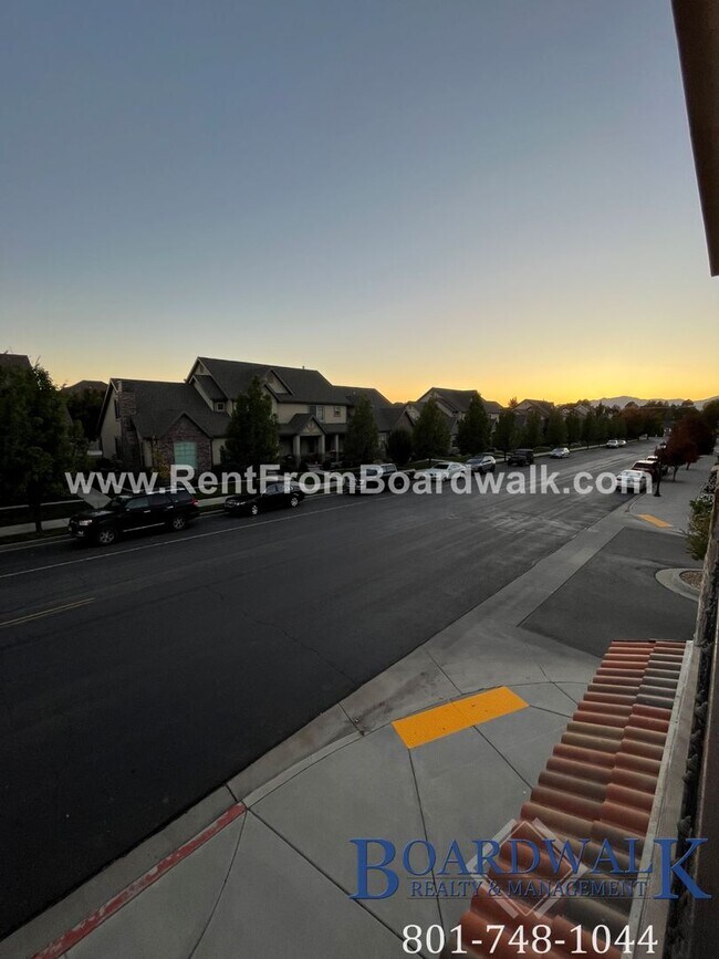 Building Photo - Spectacular 3 bed 2.5 bath in Highland