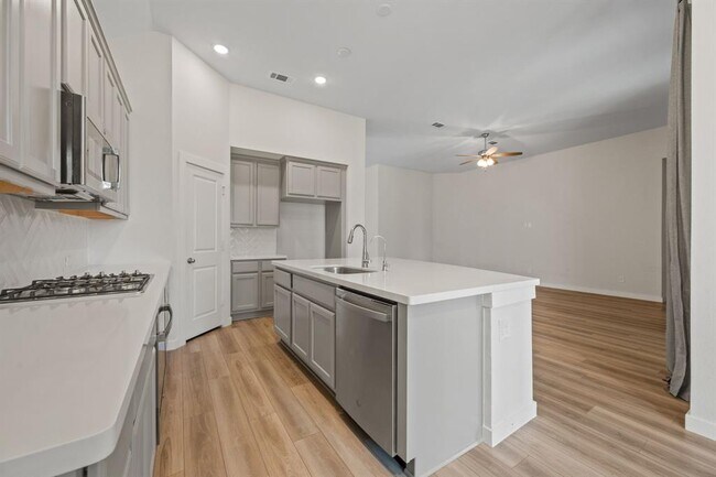Building Photo - 17110 Mystic Rivers Ln