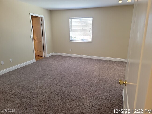 Building Photo - 5921 Royal Castle Ln