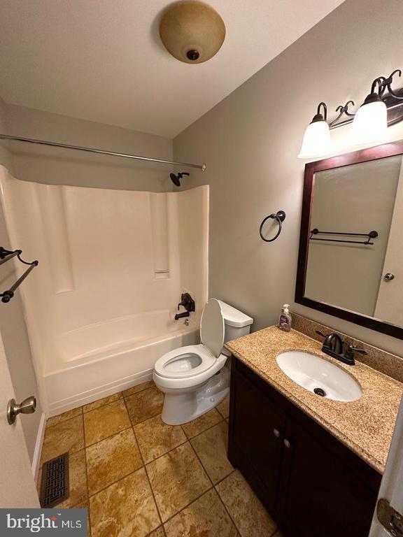 Building Photo - 1205 Springwood Ct