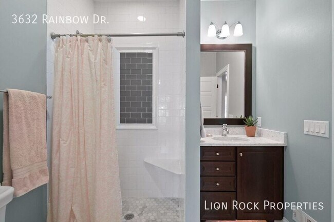 Building Photo - 3632 Rainbow Dr